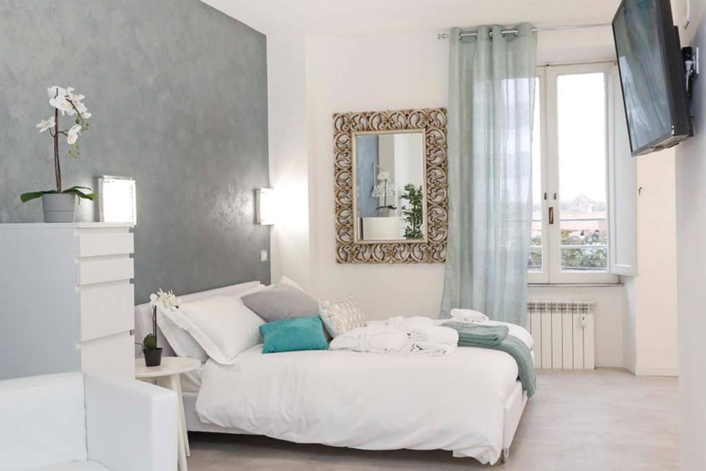 White Panoramic Jacuzzi Suite Trastevere - Top Collection Рим Екстериор снимка